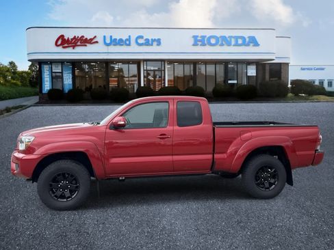 Used 2015 Toyota Tacoma 4x4 Access Cab image 2