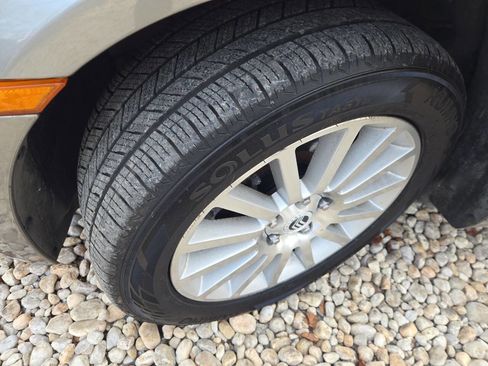 Used 2009 Mercury Milan Premier image 8