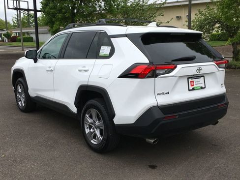 Used 2025 Toyota RAV4 XLE AWD/4WD image 4