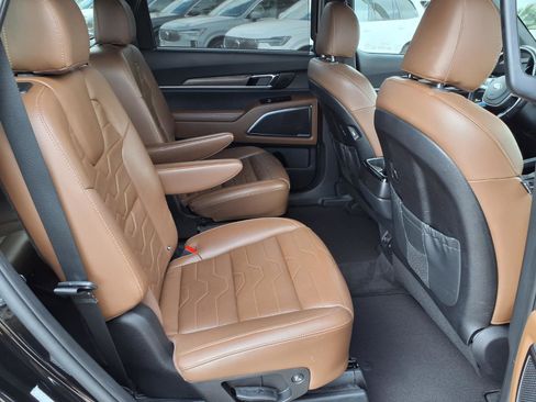 Used 2021 Kia Telluride SX w/ SX Prestige Package image 15