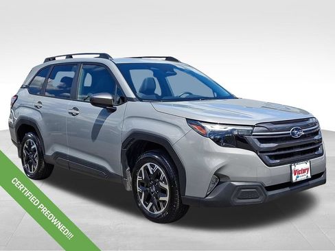 Used 2025 Subaru Forester Premium AWD/4WD image 1