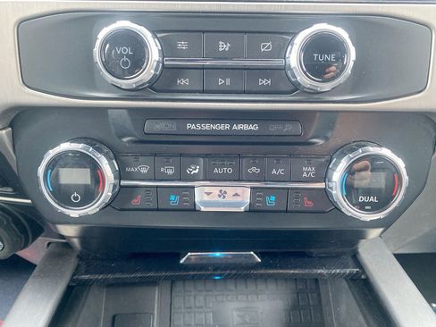 Used 2022 Ford F350 Platinum w/ FX4 Off-Road Package AWD/4WD image 23