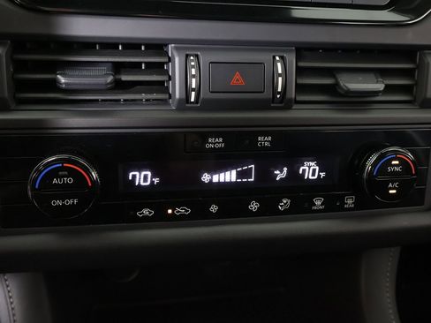 Used 2024 Nissan Pathfinder S image 47