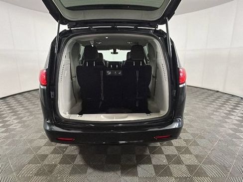 Used 2021 Chrysler Voyager Lxi FWD image 26