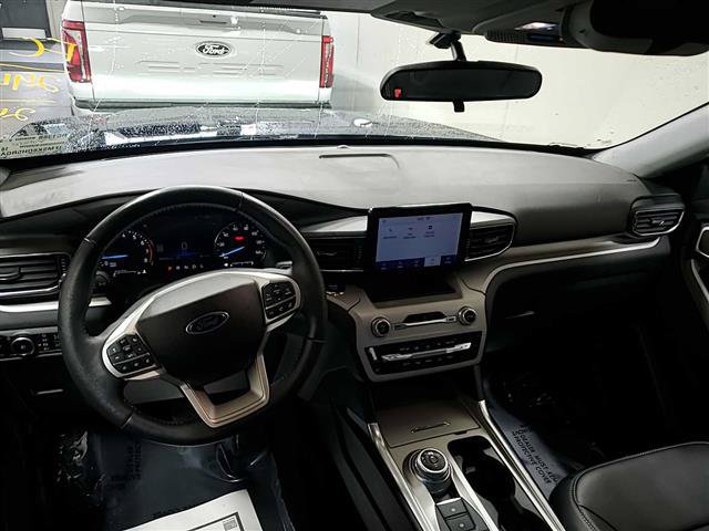 Used 2024 Ford Explorer XLT w/ Equipment Group 202A AWD/4WD image 5