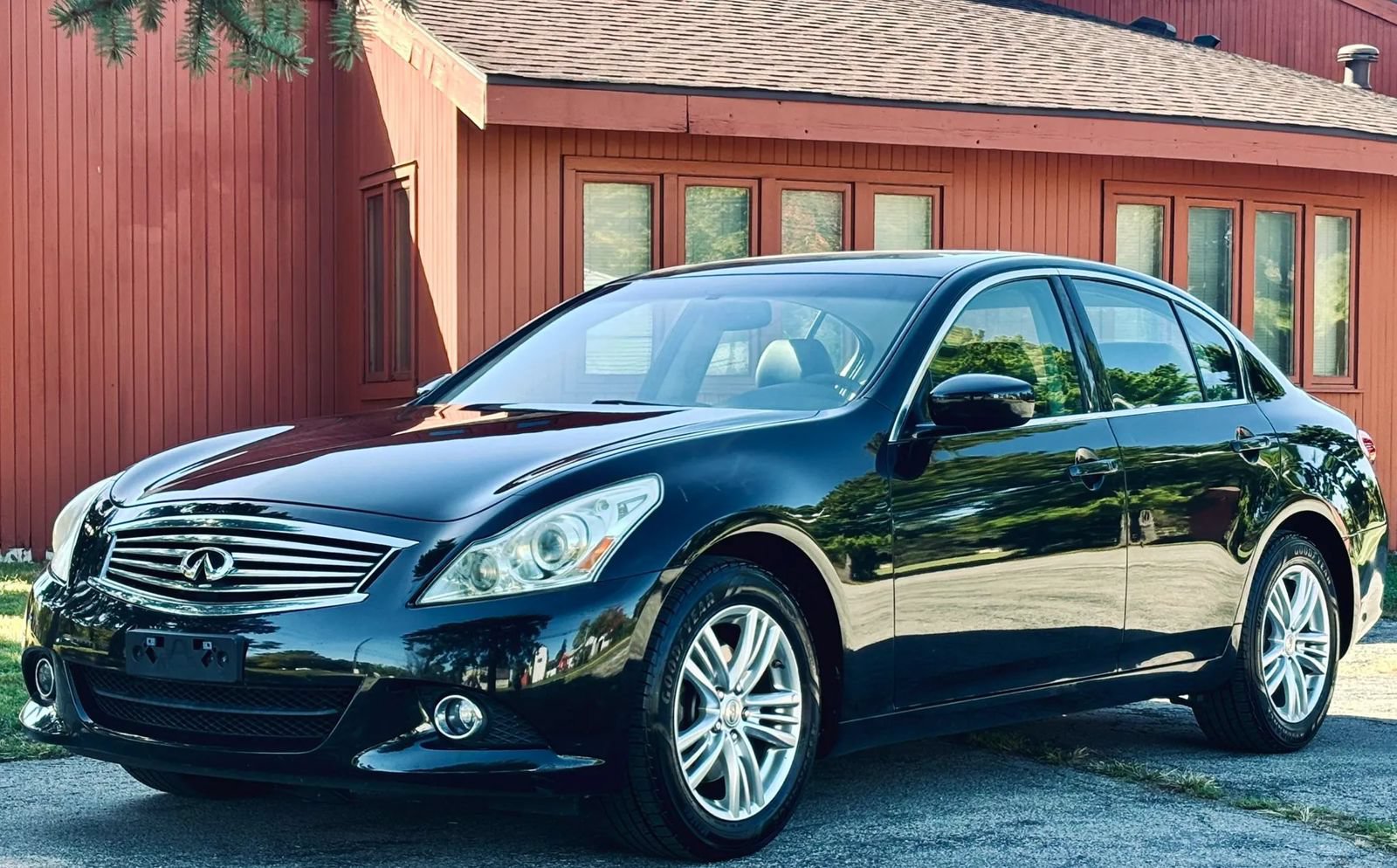 Used 2013 INFINITI G37 x Sedan w/ Premium Pkg AWD/4WD image 1