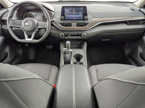 Used 2025 Nissan Altima 2.5 SV image 17