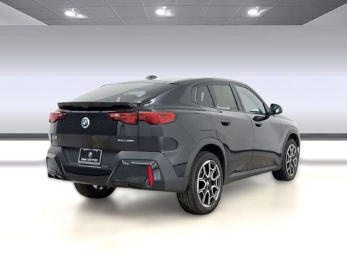 Certified 2025 BMW X2 xDrive28i image 9