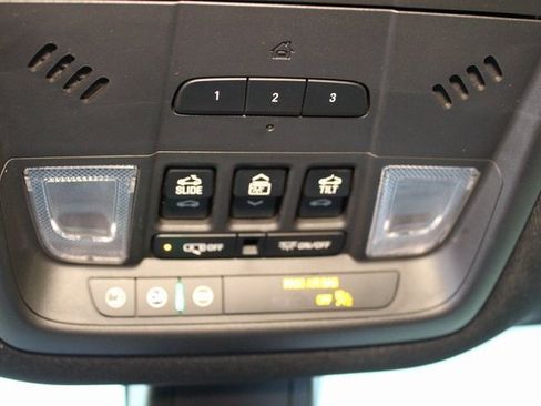 Used 2023 Buick Enclave Avenir image 29