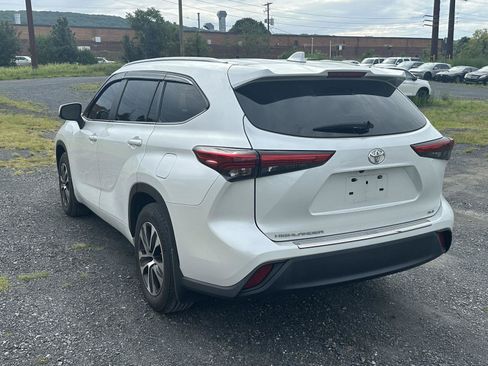 Used 2023 Toyota Highlander XLE FWD image 6