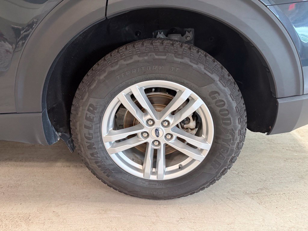 Used 2023 Ford Explorer XLT w/ Equipment Group 202A AWD/4WD image 35
