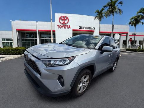 Used 2021 Toyota RAV4 XLE w/ Convenience Package FWD image 3