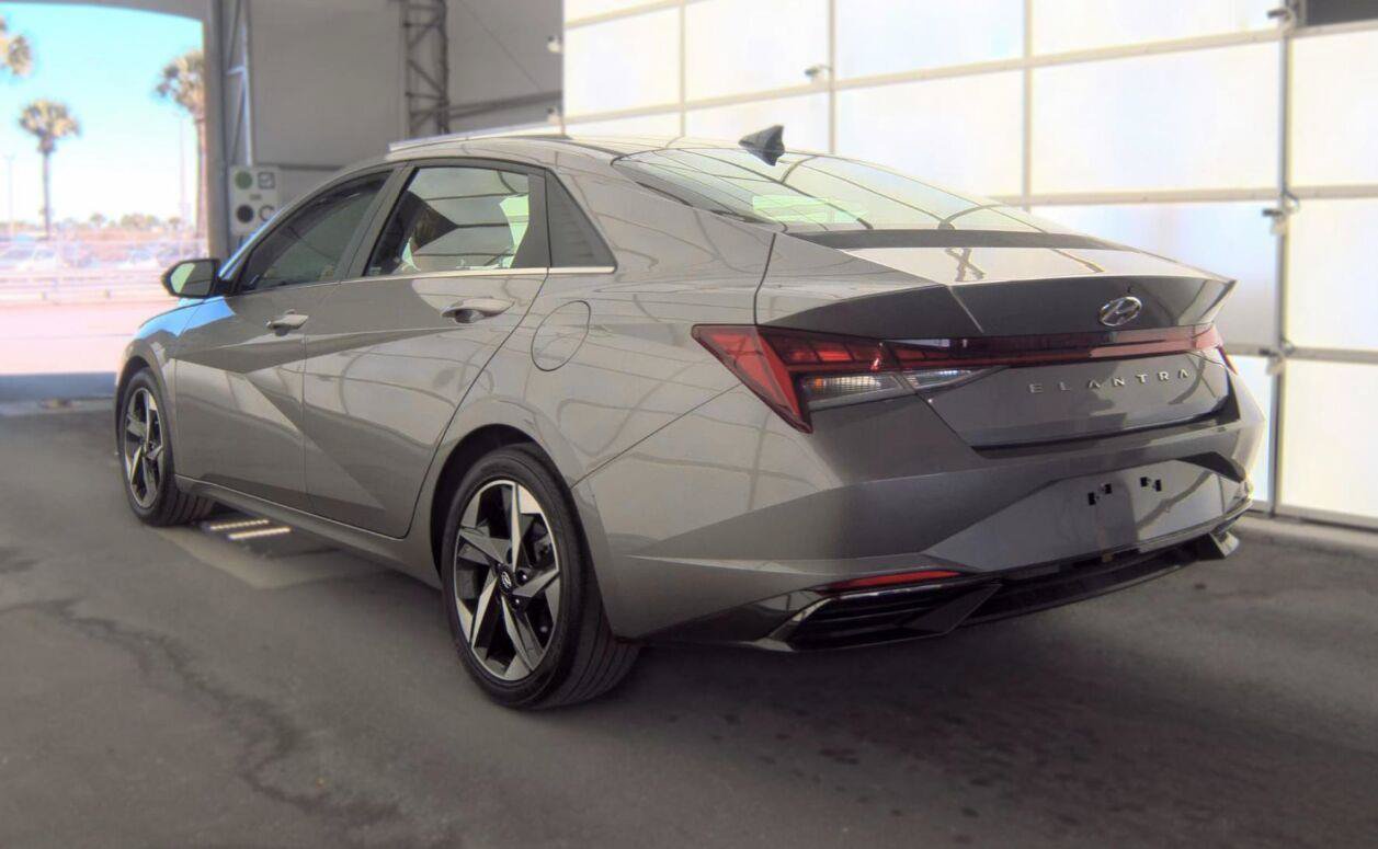 Used 2022 Hyundai Elantra SEL w/ Convenience + Premium Package FWD image 15