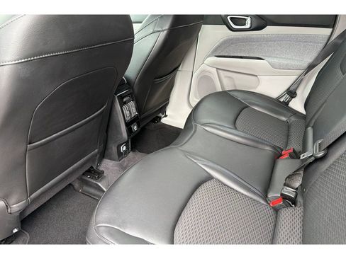 Used 2023 Jeep Compass Latitude AWD/4WD image 12