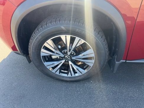 Used 2023 Nissan Rogue SV AWD/4WD image 9