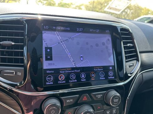 Used 2019 Jeep Grand Cherokee Limited w/ Luxury Group II image 29