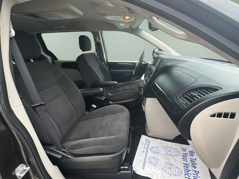 Used 2017 Dodge Grand Caravan SE w/ Power Window Group FWD image 15