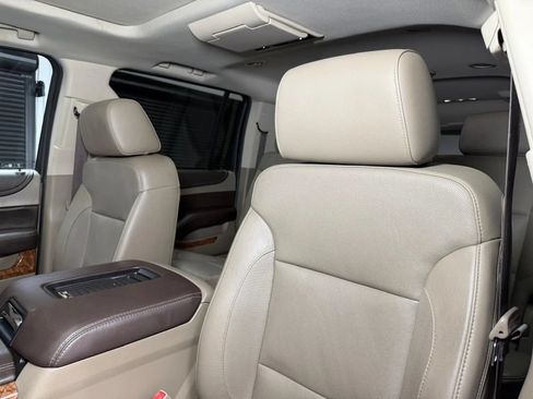 Used 2017 Chevrolet Suburban Premier AWD/4WD image 36