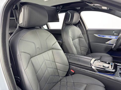 Used 2023 BMW i7 xDrive60 w/ Executive Package 2 AWD/4WD image 52