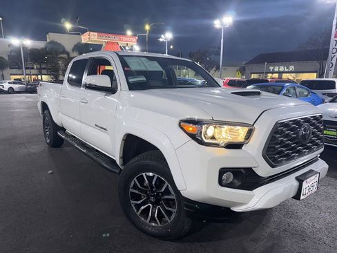 Used 2021 Toyota Tacoma TRD Sport w/ Technology Package image 2