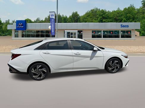 New 2025 Hyundai Elantra Limited image 4