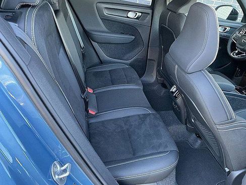 Certified 2025 Volvo XC40 B5 Plus AWD/4WD image 20