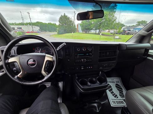 Used 2018 GMC Savana 2500 w/ Communications Package RWD image 10