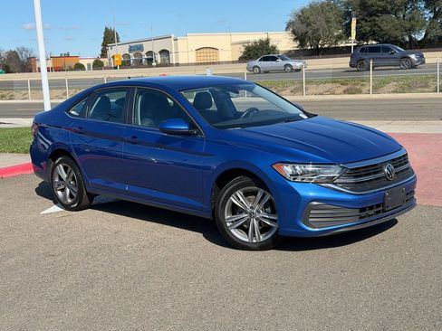 Used 2024 Volkswagen Jetta SE image 2