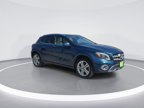 Used 2020 Mercedes-Benz GLA 250 4MATIC image 2