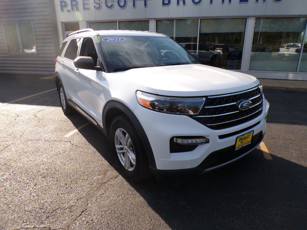 Used 2021 Ford Explorer XLT w/ Equipment Group 202A AWD/4WD image 2