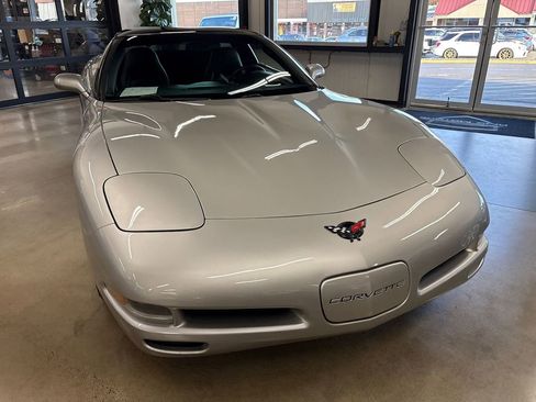 Used 2004 Chevrolet Corvette Coupe w/ Preferred Equipment Group image 17