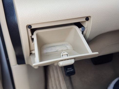 Used 2015 Toyota Camry LE image 28