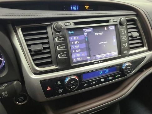 Used 2014 Toyota Highlander XLE AWD/4WD image 30