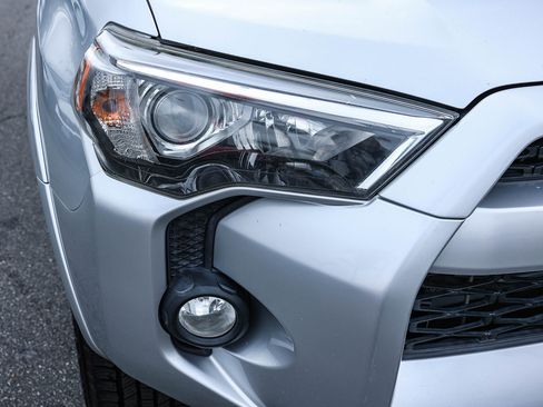 Used 2019 Toyota 4Runner SR5 image 12