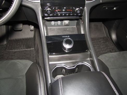 Used 2025 Jeep Grand Cherokee Altitude AWD/4WD image 16