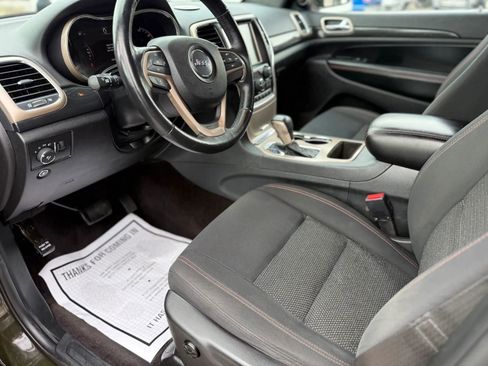 Used 2017 Jeep Grand Cherokee Laredo AWD/4WD image 22