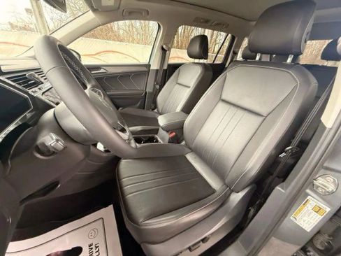 Used 2022 Volkswagen Tiguan SE w/ Panoramic Sunroof Package AWD/4WD image 14