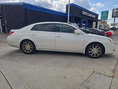 Used 2009 Toyota Avalon Limited image 3