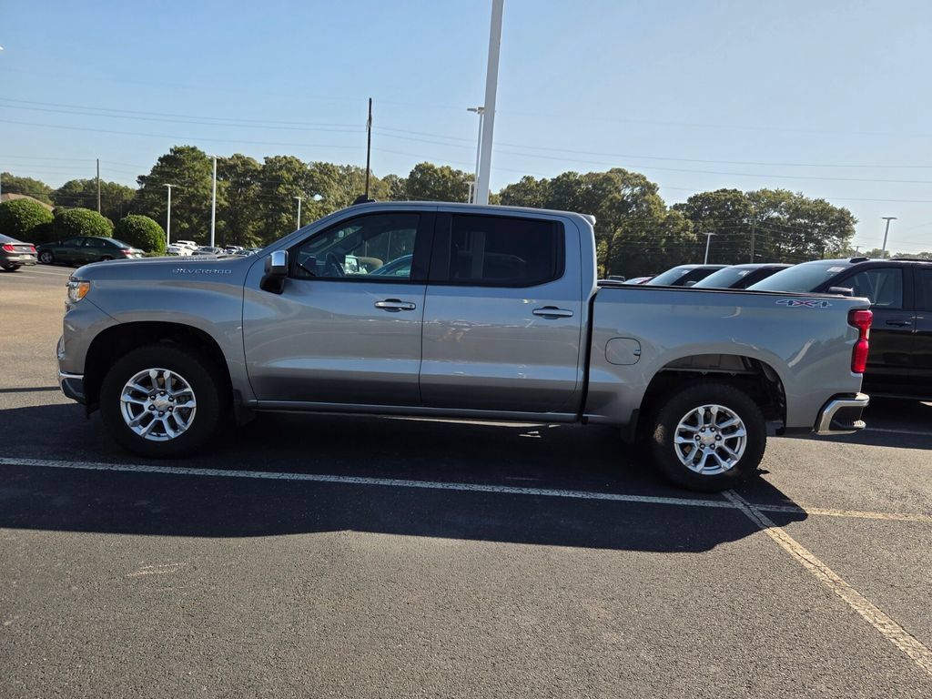 Used 2024 Chevrolet Silverado 1500 LT AWD/4WD image 4