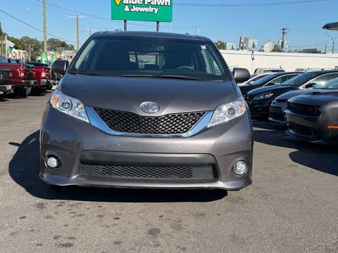 Used 2015 Toyota Sienna SE Premium image 4