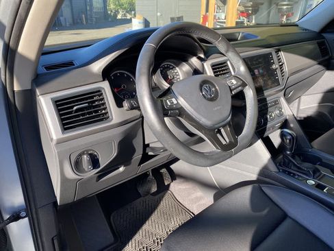 Used 2019 Volkswagen Atlas SE FWD image 2
