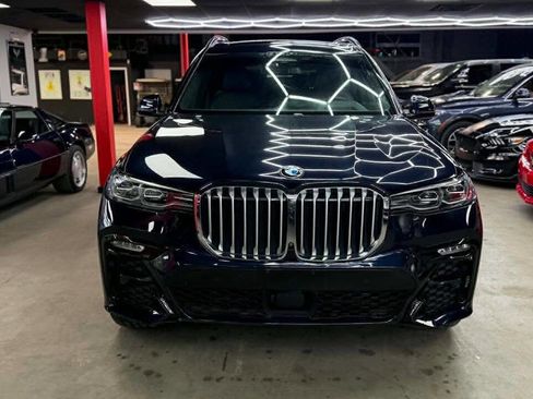 Used 2022 BMW X7 xDrive40i w/ M Sport Package AWD/4WD image 2