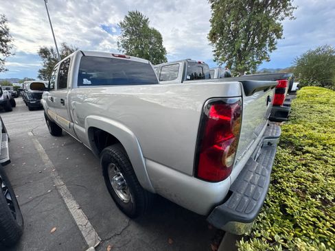 Used 2004 Chevrolet Silverado 2500 LT RWD image 5