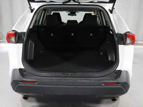 Used 2021 Toyota RAV4 LE image 31