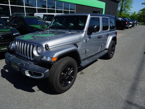 Used 2020 Jeep Wrangler Unlimited Sahara AWD/4WD image 2