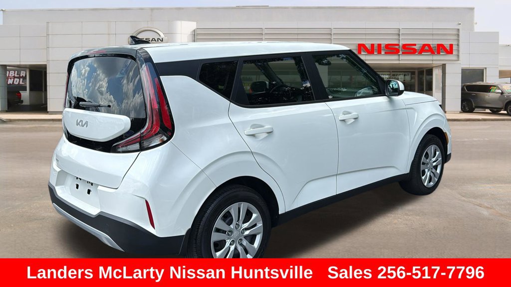 Used 2025 Kia Soul LX FWD image 3