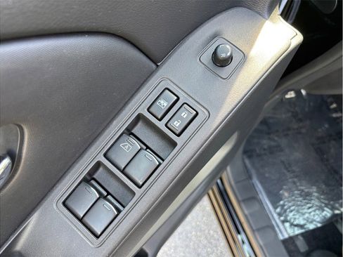 Used 2022 Nissan Frontier SV image 18