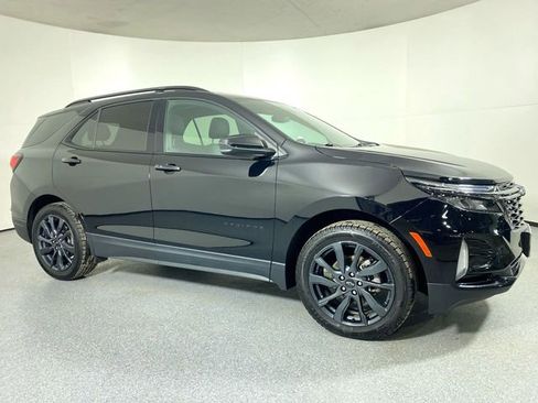 Used 2023 Chevrolet Equinox RS image 3