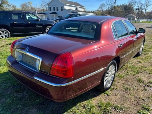 Used 2004 Lincoln Town Car Signature image 5