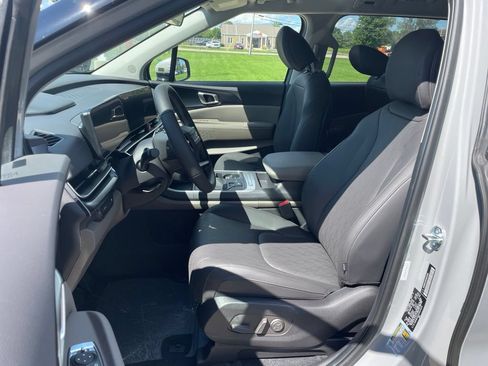New 2027 Kia Carnival FWD image 8